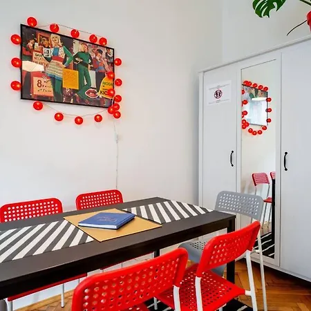 Lejlighed Blue Peace-apartment With Free Parking In Center For 1-6 People