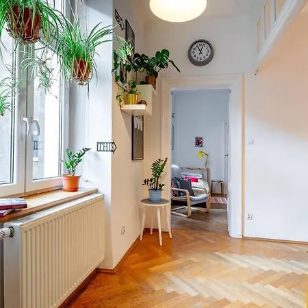 Lejlighed Blue Peace-apartment With Free Parking In Center For 1-6 People