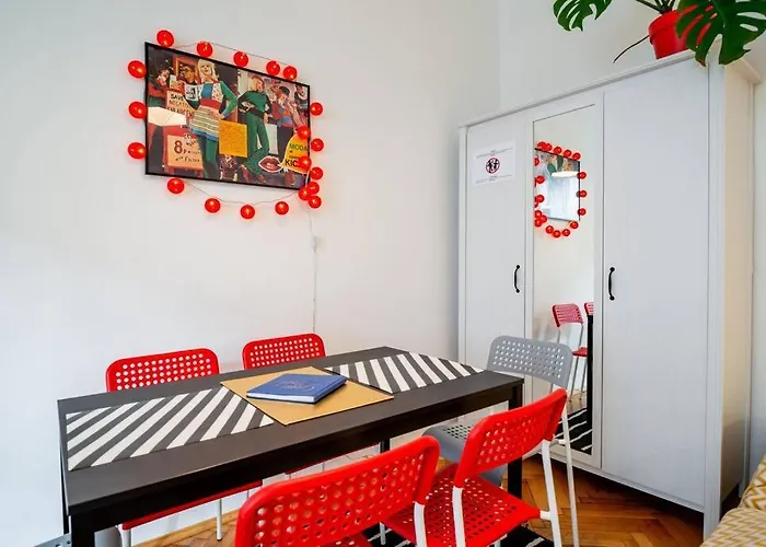 Apartman Blue Peace-apartment With Free Parking In Center For 1-6 People