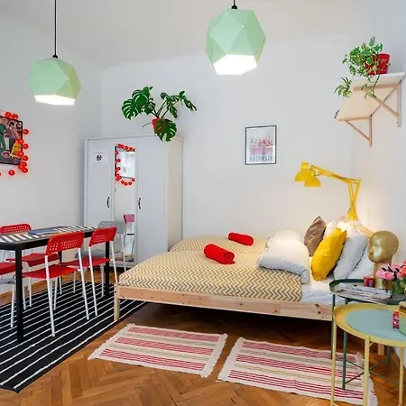 Daire Blue Peace-apartment With Free Parking In Center For 1-6 People *